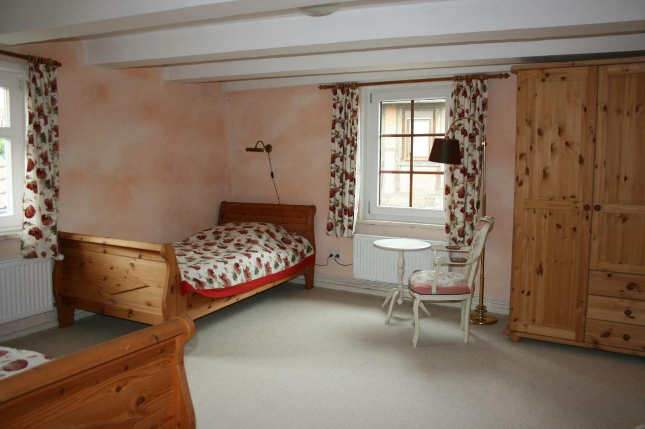Apartments Cafe Brennnessel Veltheim ภายนอก รูปภาพ