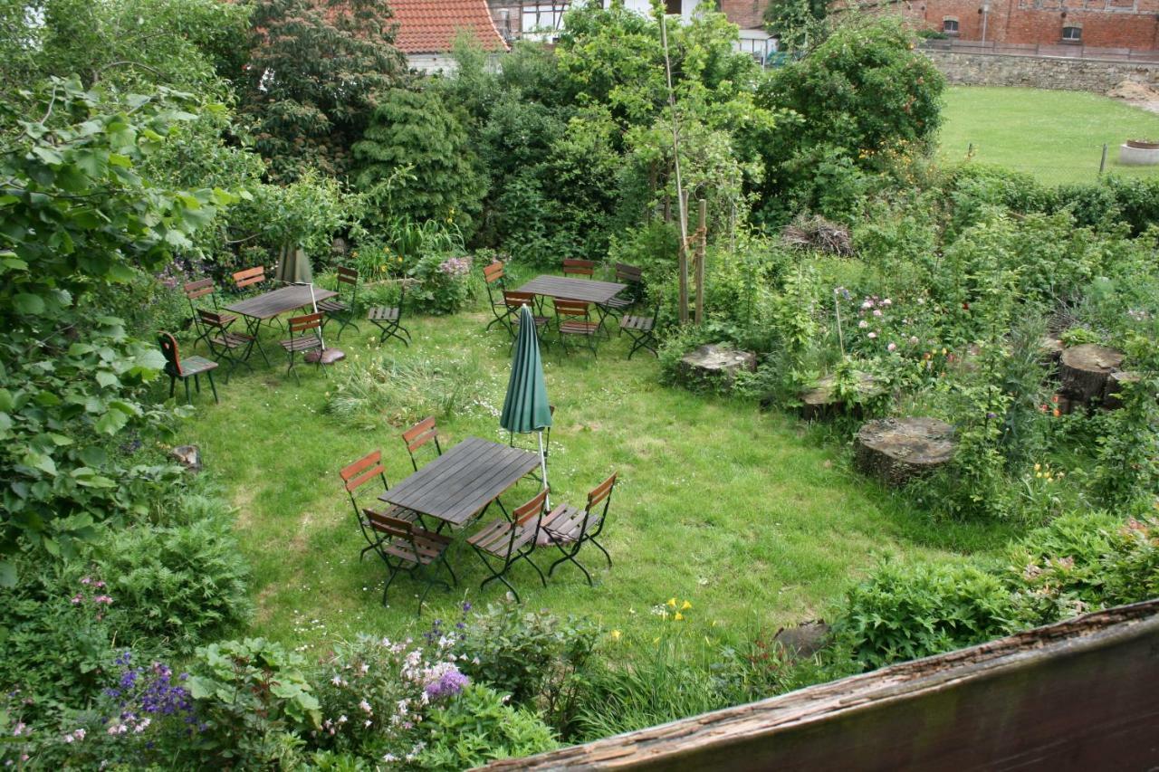 Apartments Cafe Brennnessel Veltheim ภายนอก รูปภาพ