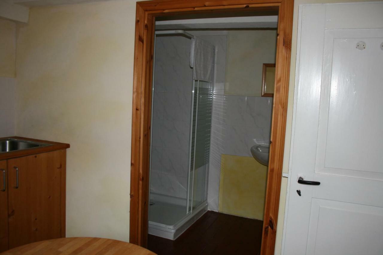 Apartments Cafe Brennnessel Veltheim ภายนอก รูปภาพ